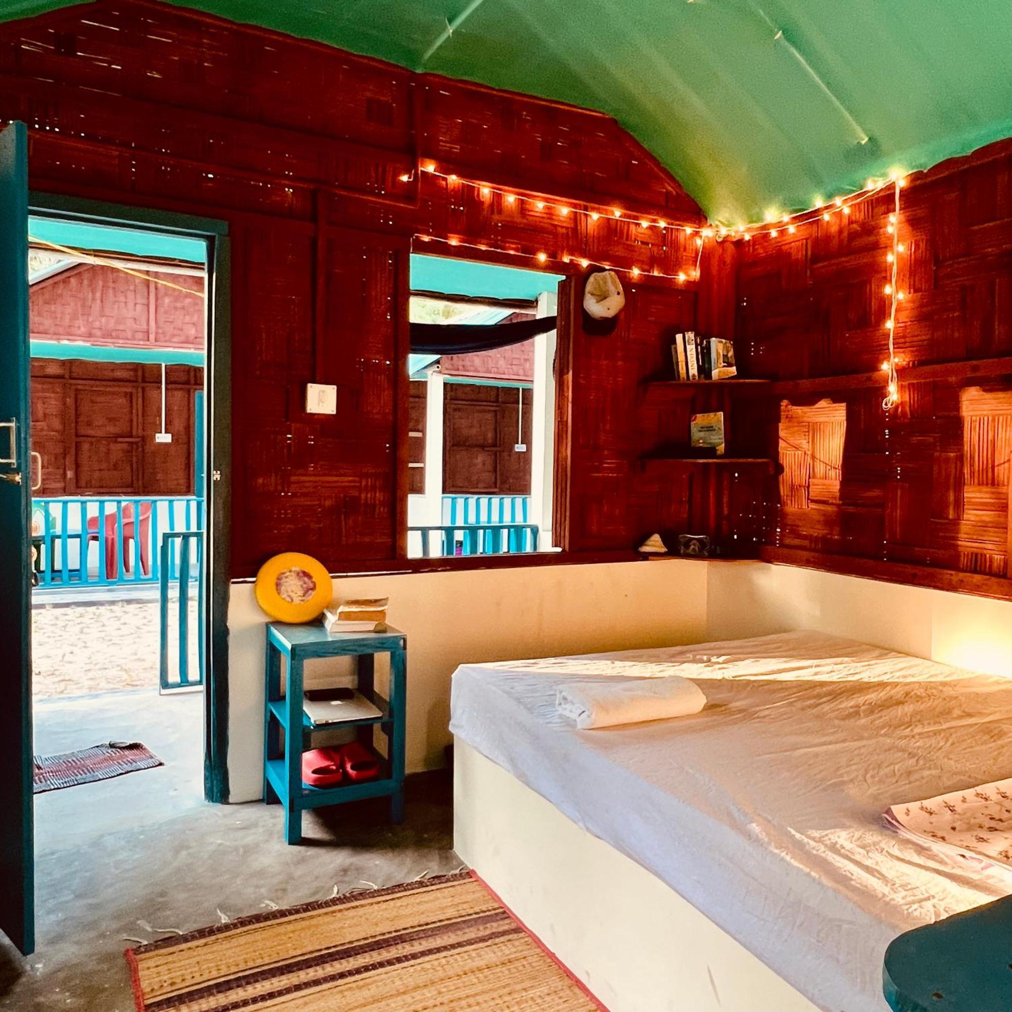 Blue Sea Restaurant & Bungalows Sitapur Экстерьер фото