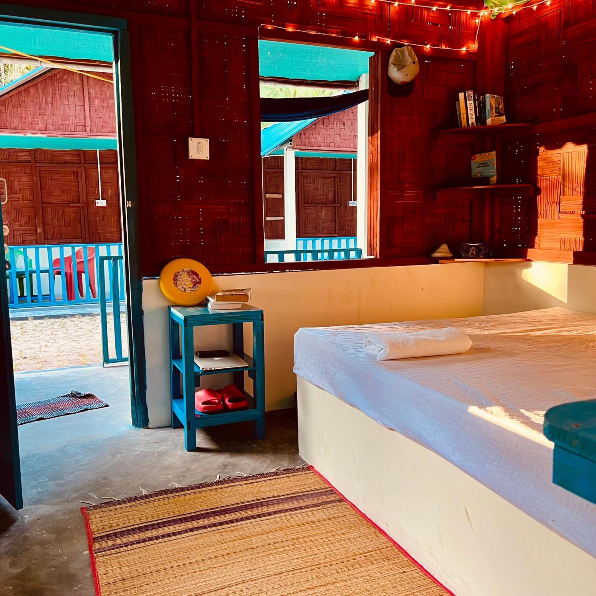 Blue Sea Restaurant & Bungalows Sitapur Экстерьер фото